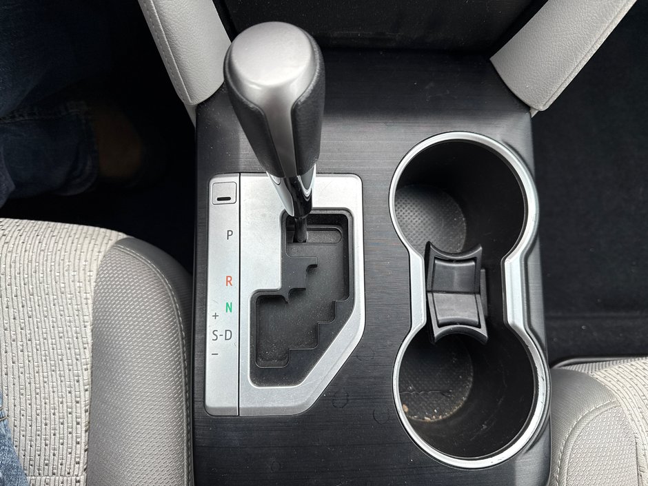 Toyota Camry LE 2012-29