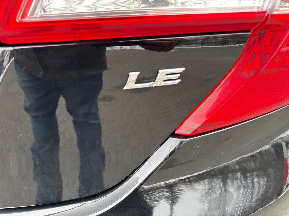 Toyota Camry LE 2012-8