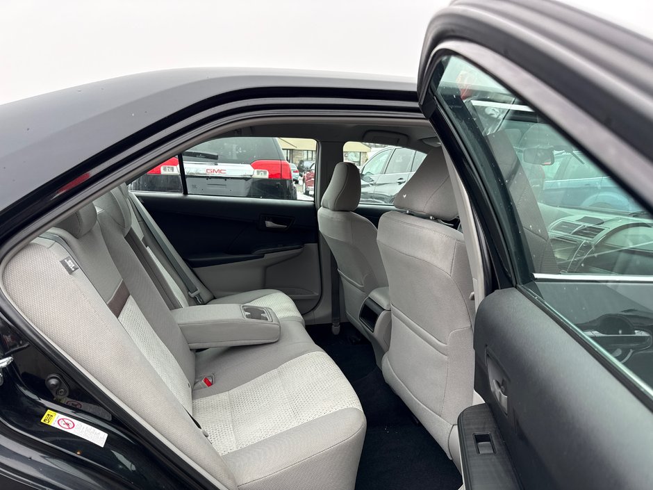 Toyota Camry LE 2012-3