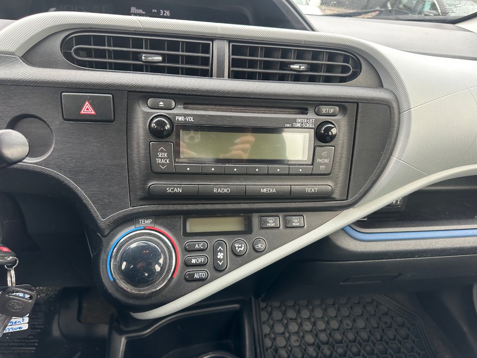 2012 Toyota Prius c Technology-8