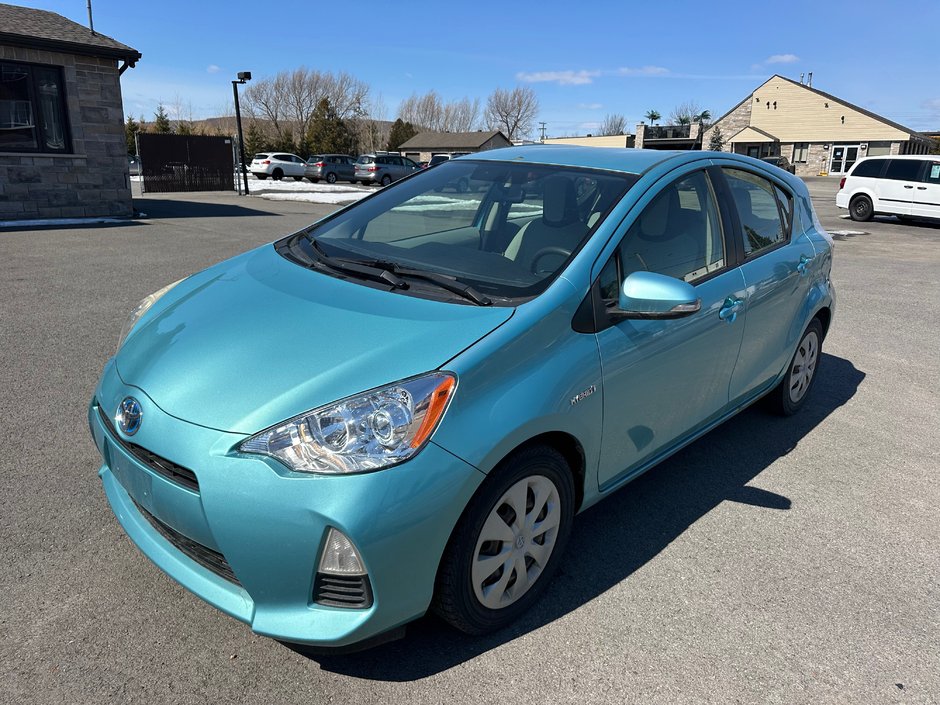 2014 Toyota Prius c-1