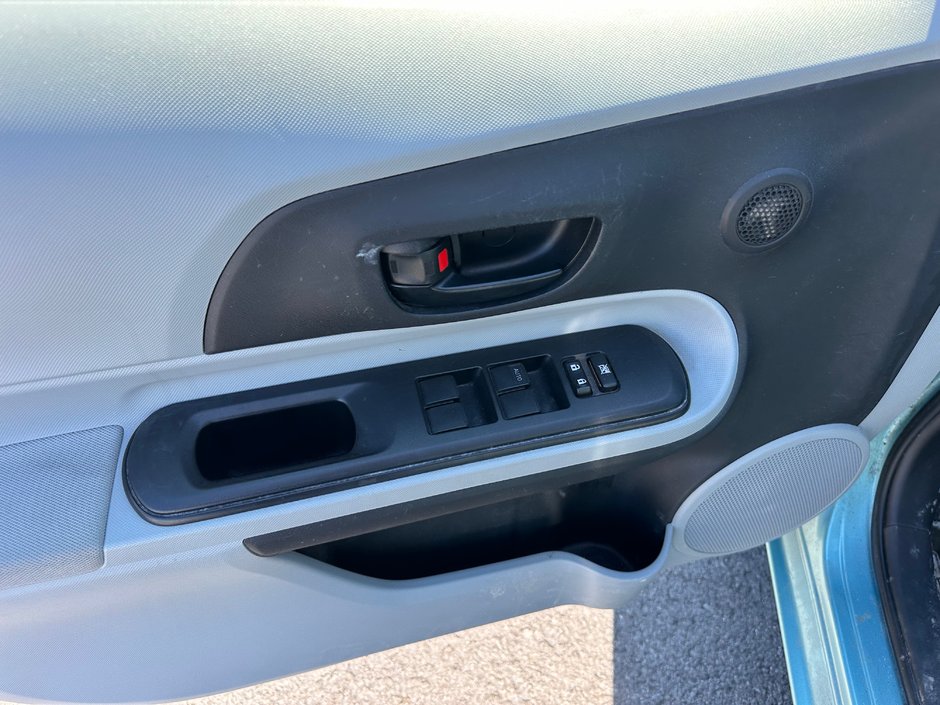 2014 Toyota Prius c-7