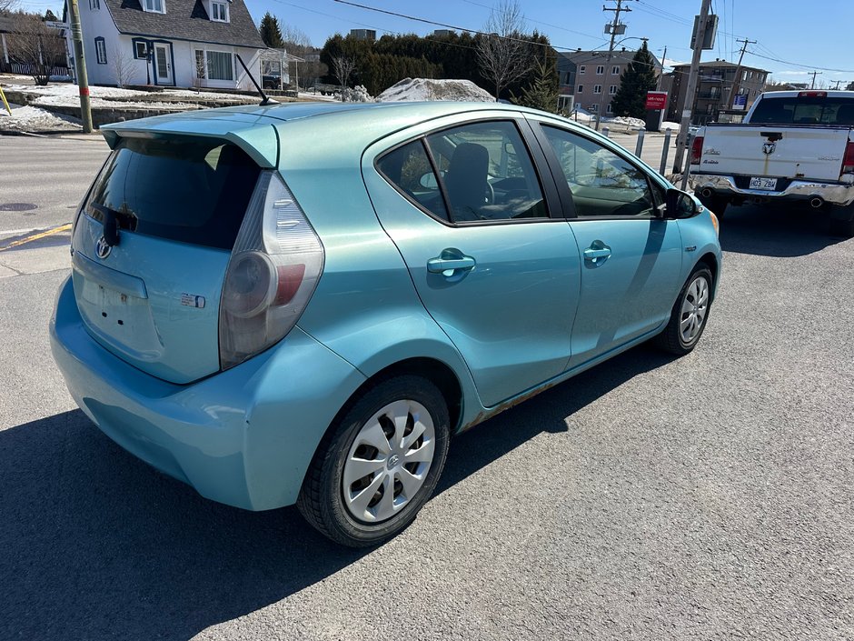 2014 Toyota Prius c-3