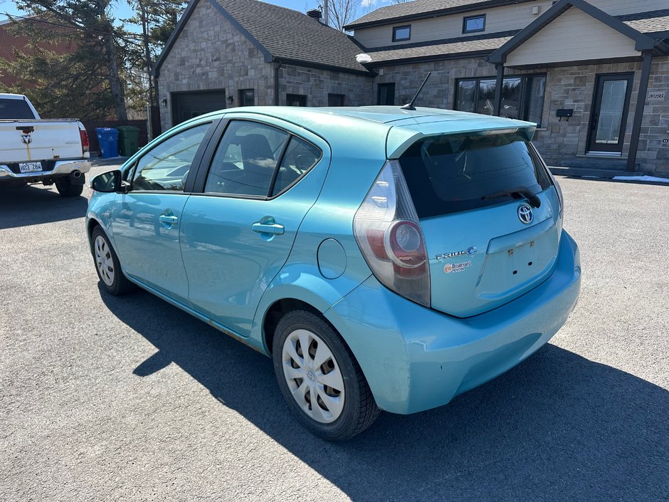 2014 Toyota Prius c-2