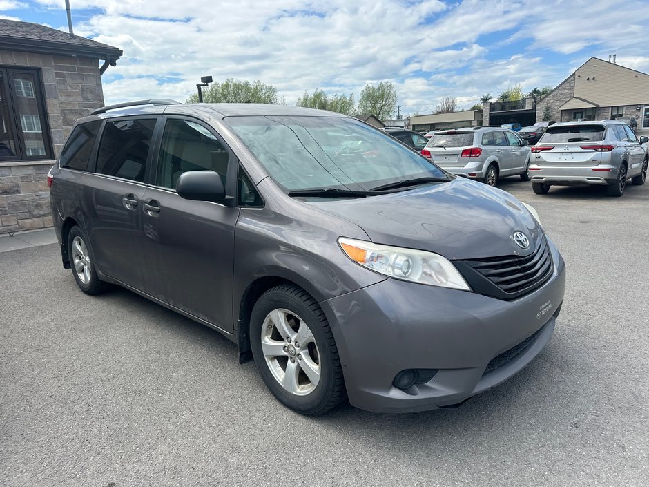Toyota Sienna LE 2015-0