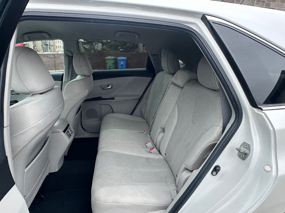 Toyota Venza  2012-5