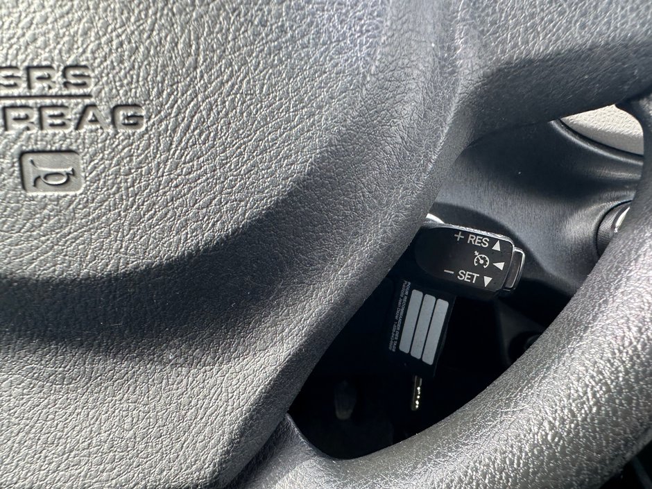 Toyota Yaris LE 2012-9