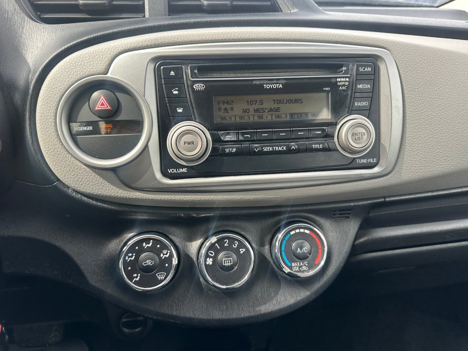 Toyota Yaris LE 2012-10