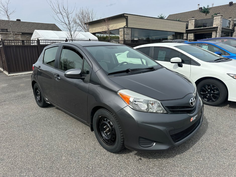Toyota Yaris LE 2012-0