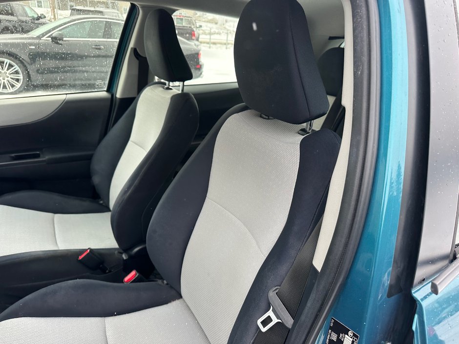 2013 Toyota Yaris LE-5