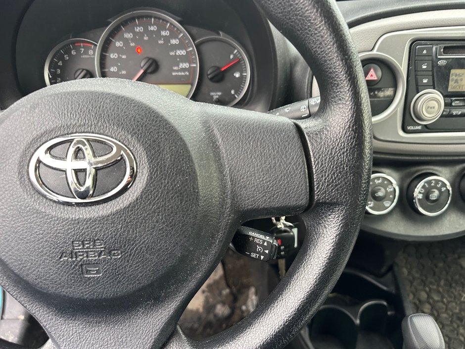 2013 Toyota Yaris LE-7