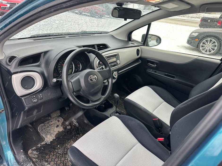 2013 Toyota Yaris LE-9