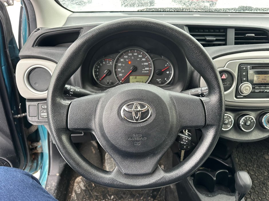 2013 Toyota Yaris LE-6