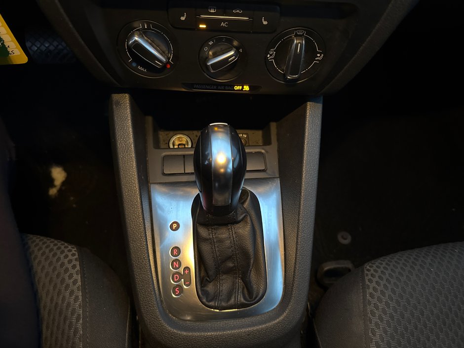 Volkswagen Jetta Sedan  2012-12