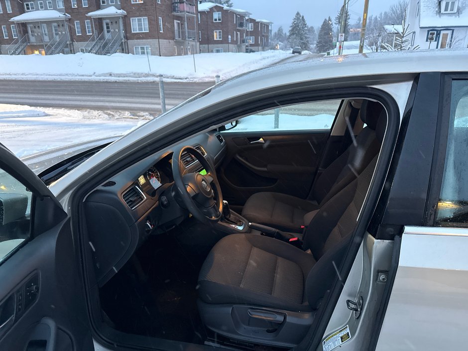 Volkswagen Jetta Sedan  2012-9