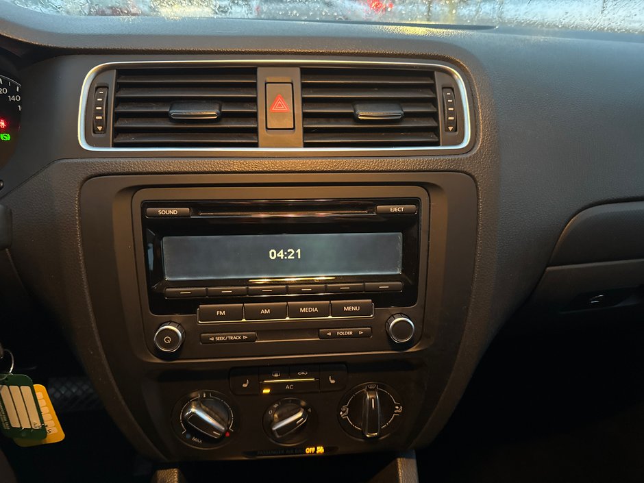 Volkswagen Jetta Sedan  2012-11