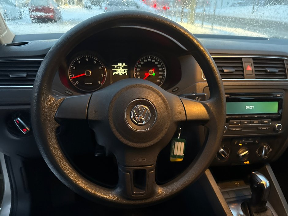 Volkswagen Jetta Sedan  2012-10