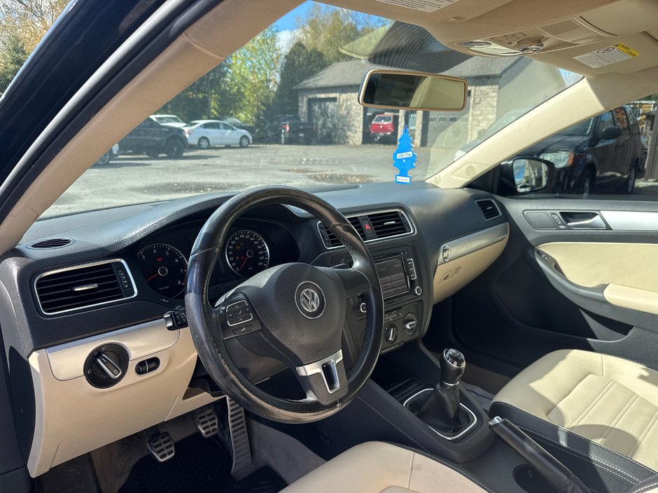 Volkswagen Jetta Sedan HIGHLINE 2013-12