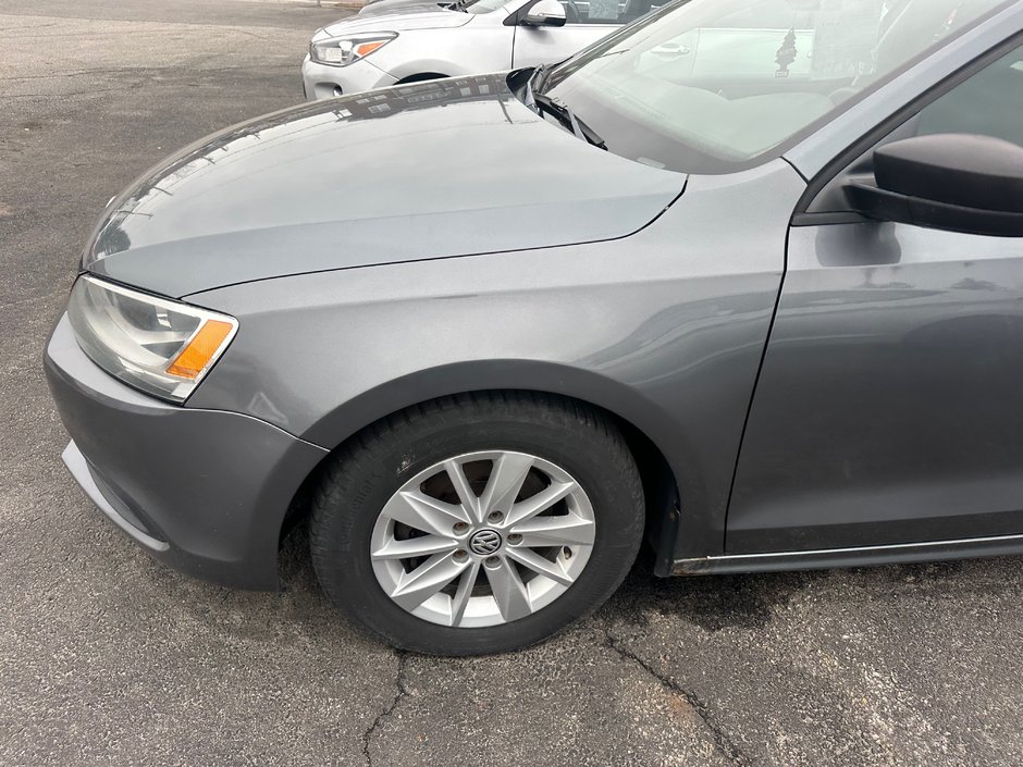 Volkswagen Jetta Sedan TRENDLINE 2014-4