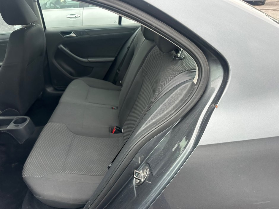 Volkswagen Jetta Sedan TRENDLINE 2014-5