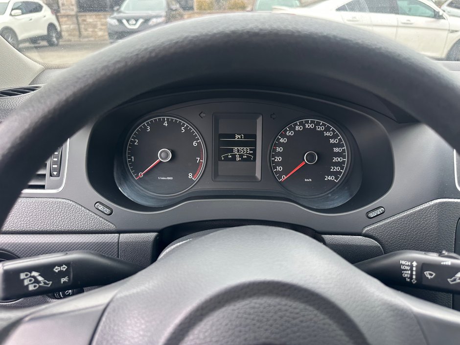 Volkswagen Jetta Sedan TRENDLINE 2014-9