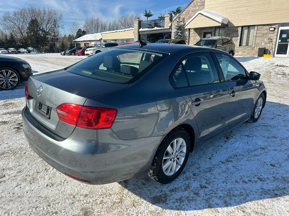 Volkswagen Jetta Sedan TRENDLINE 2014-3