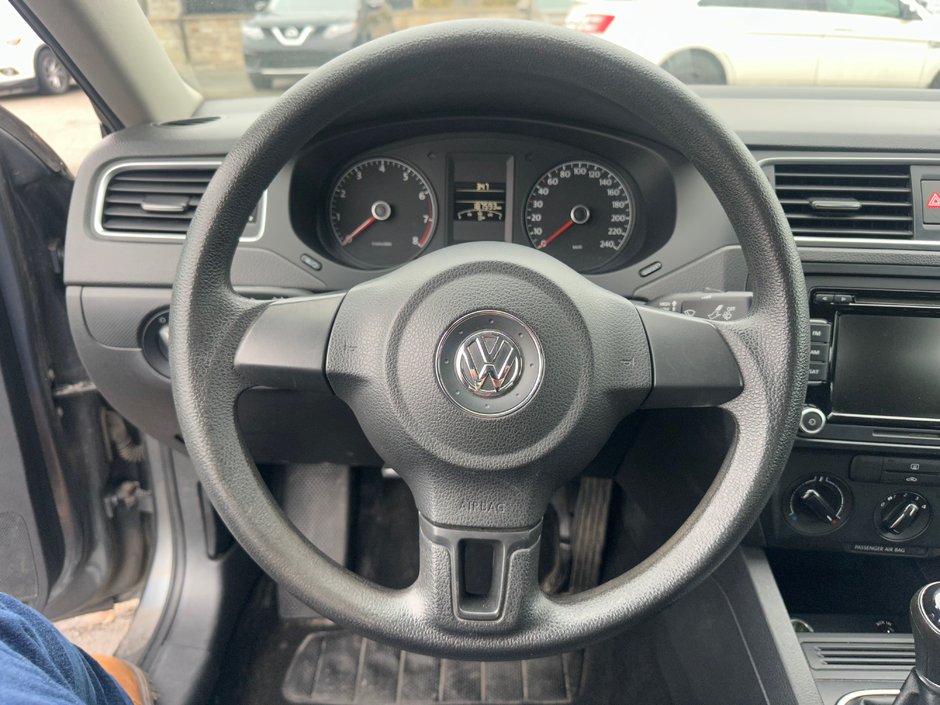 Volkswagen Jetta Sedan TRENDLINE 2014-8