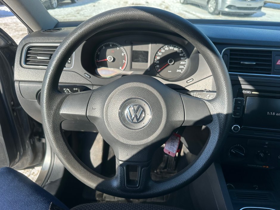 Volkswagen Jetta Sedan TRENDLINE 2014-9