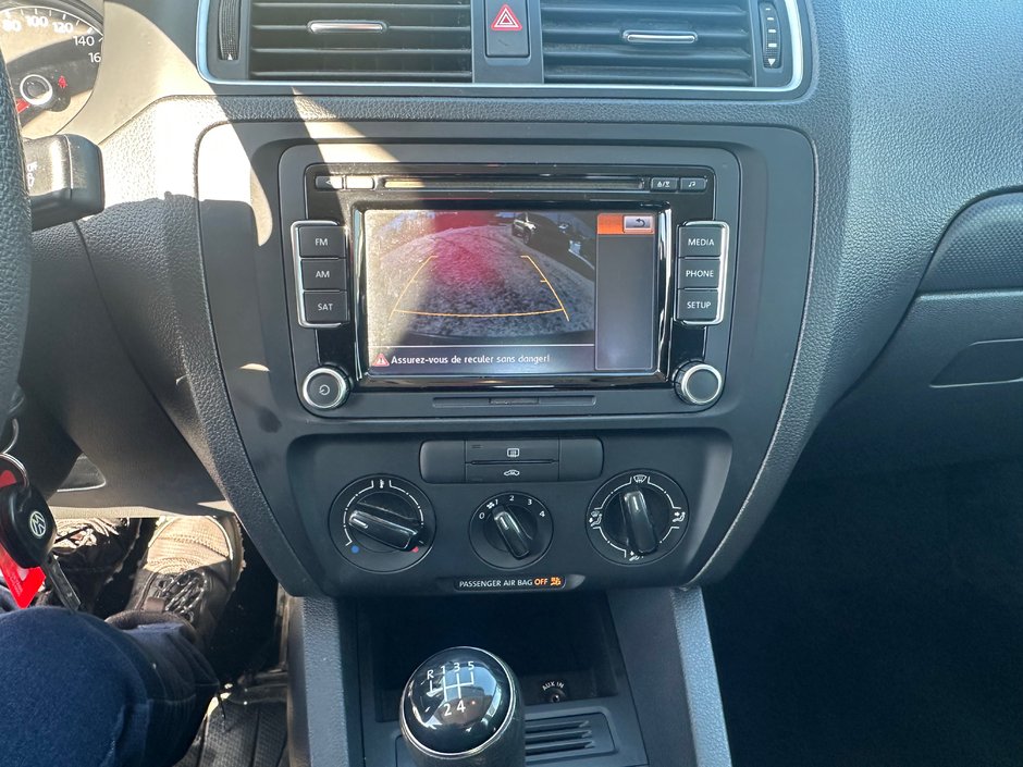 Volkswagen Jetta Sedan TRENDLINE 2014-10