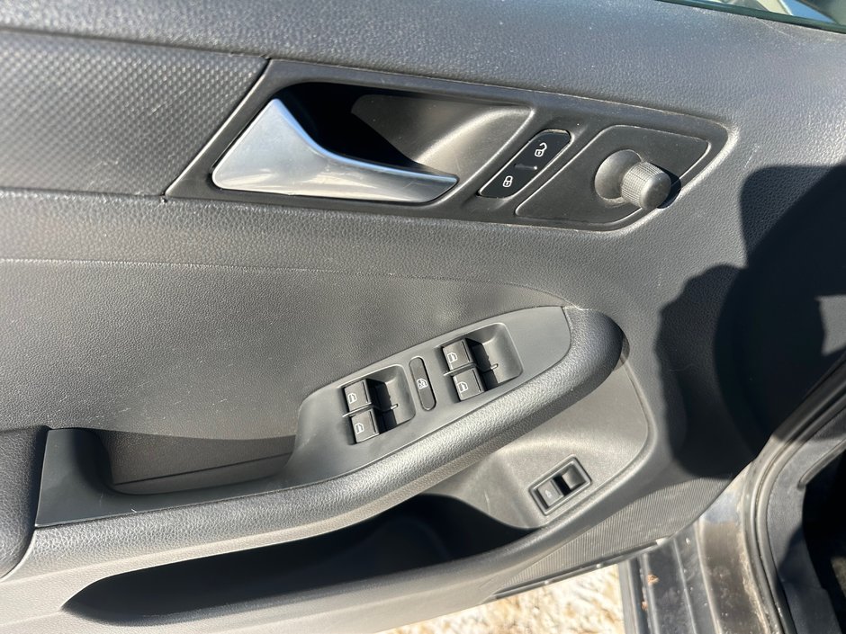 Volkswagen Jetta Sedan TRENDLINE 2014-8