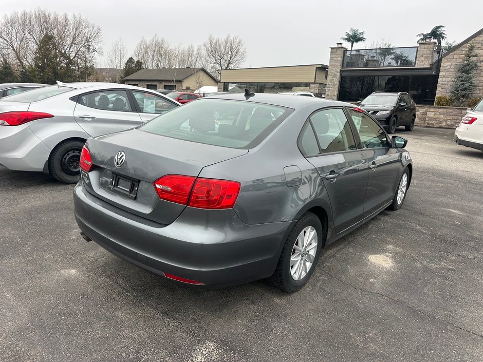 Volkswagen Jetta Sedan TRENDLINE 2014-3