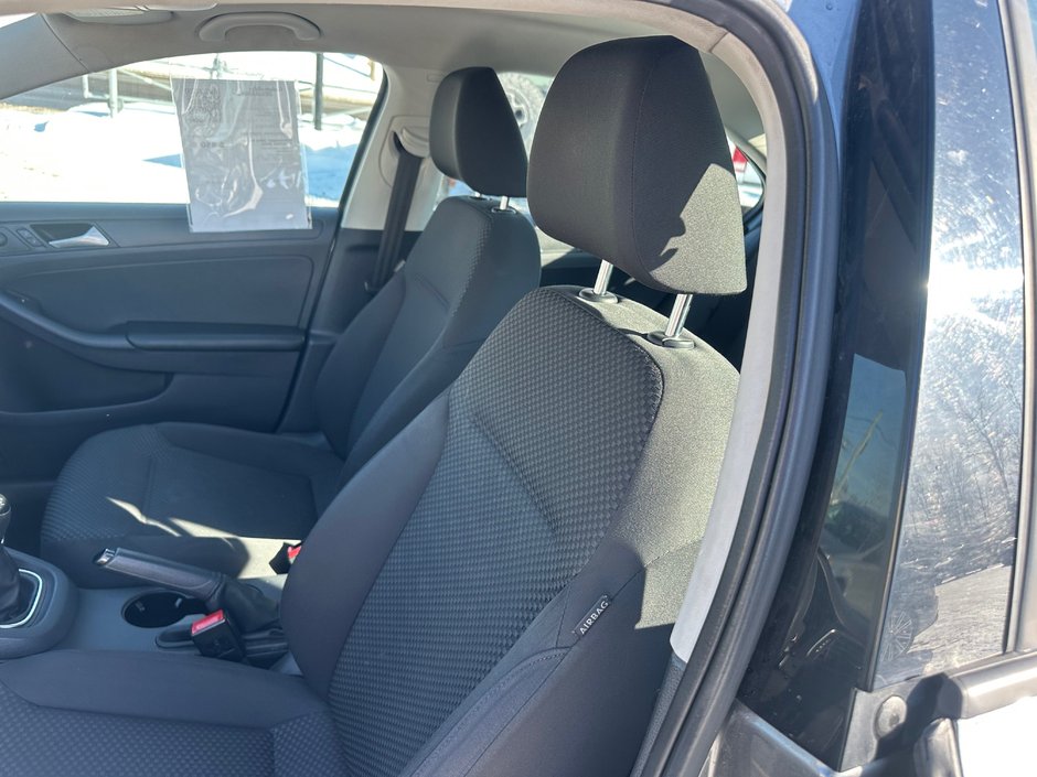 Volkswagen Jetta Sedan TRENDLINE 2014-7