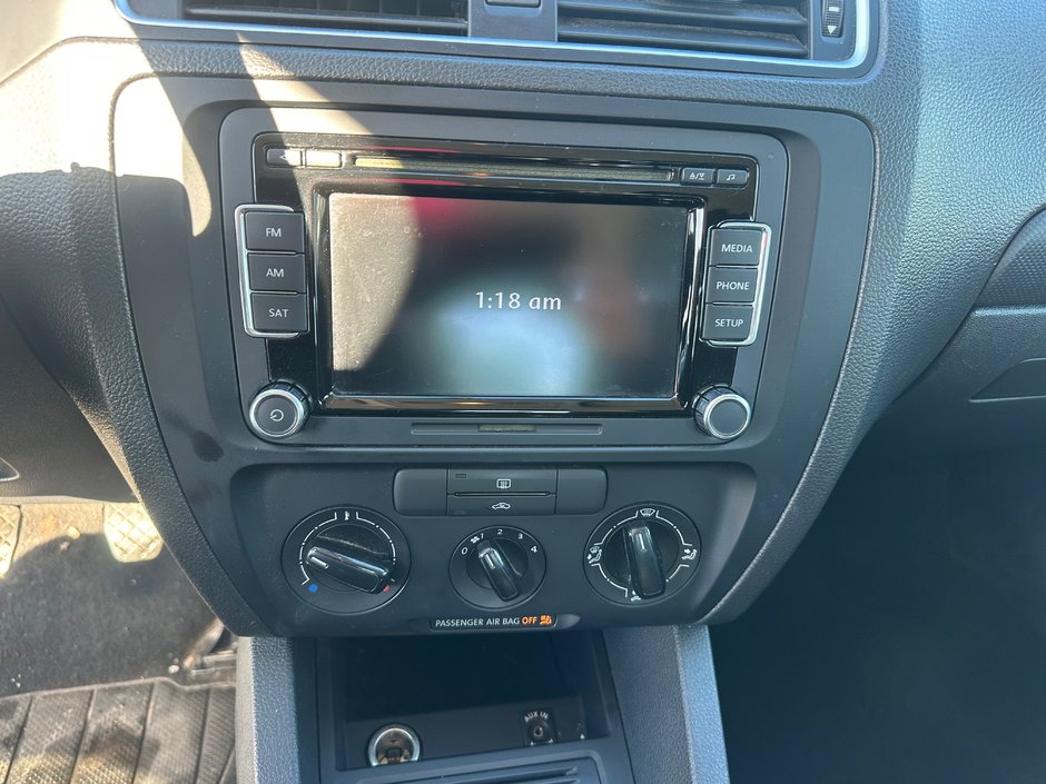 Volkswagen Jetta Sedan TRENDLINE 2014-13