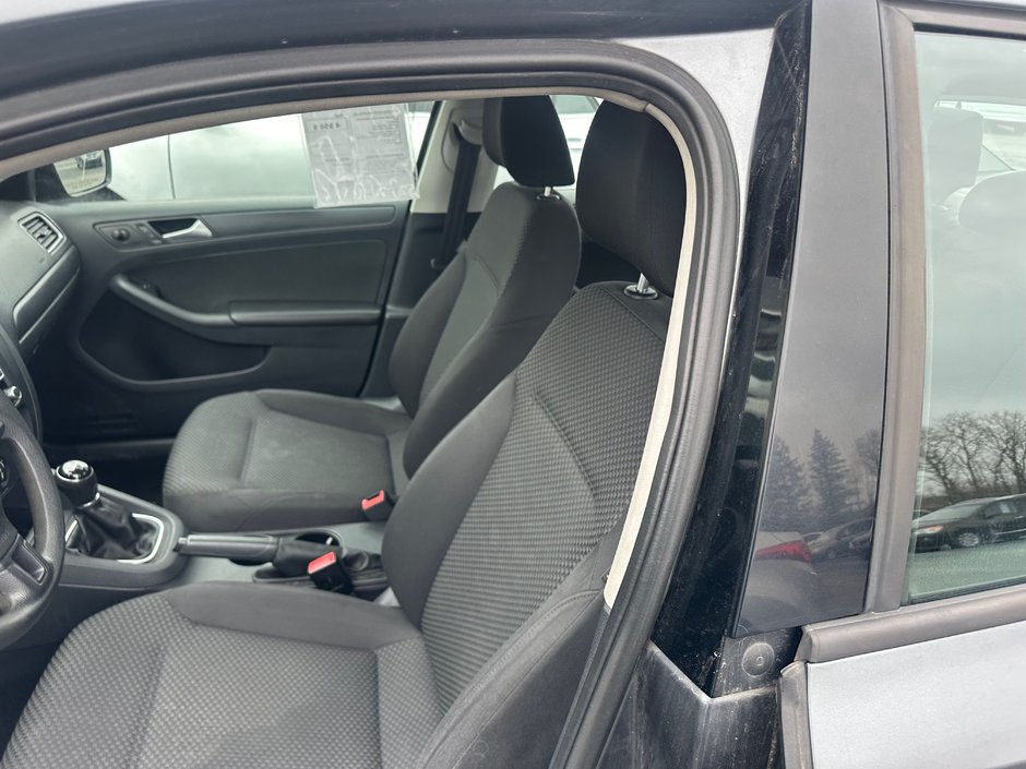 Volkswagen Jetta Sedan TRENDLINE 2014-6
