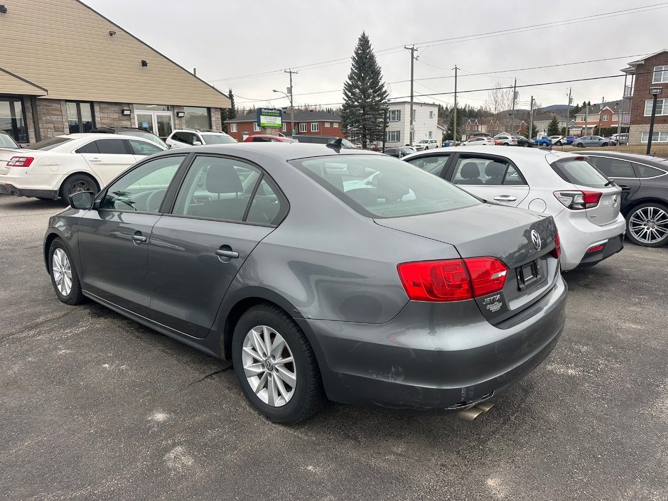 Volkswagen Jetta Sedan TRENDLINE 2014-2