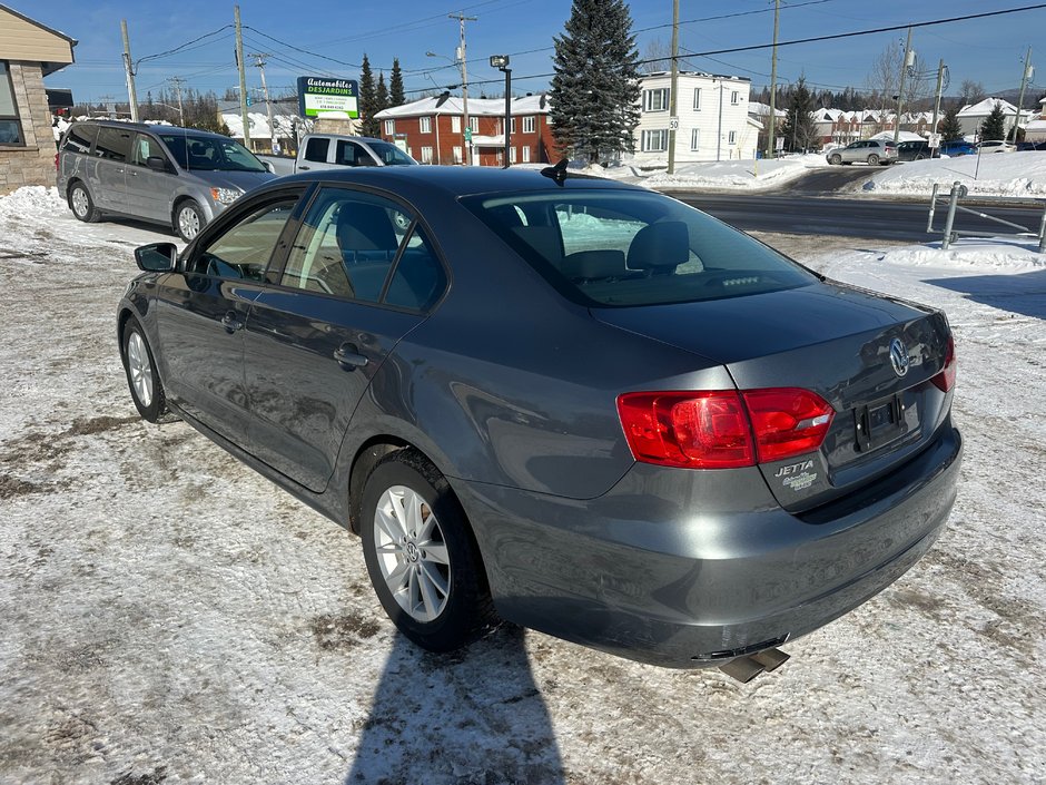 Volkswagen Jetta Sedan TRENDLINE 2014-2