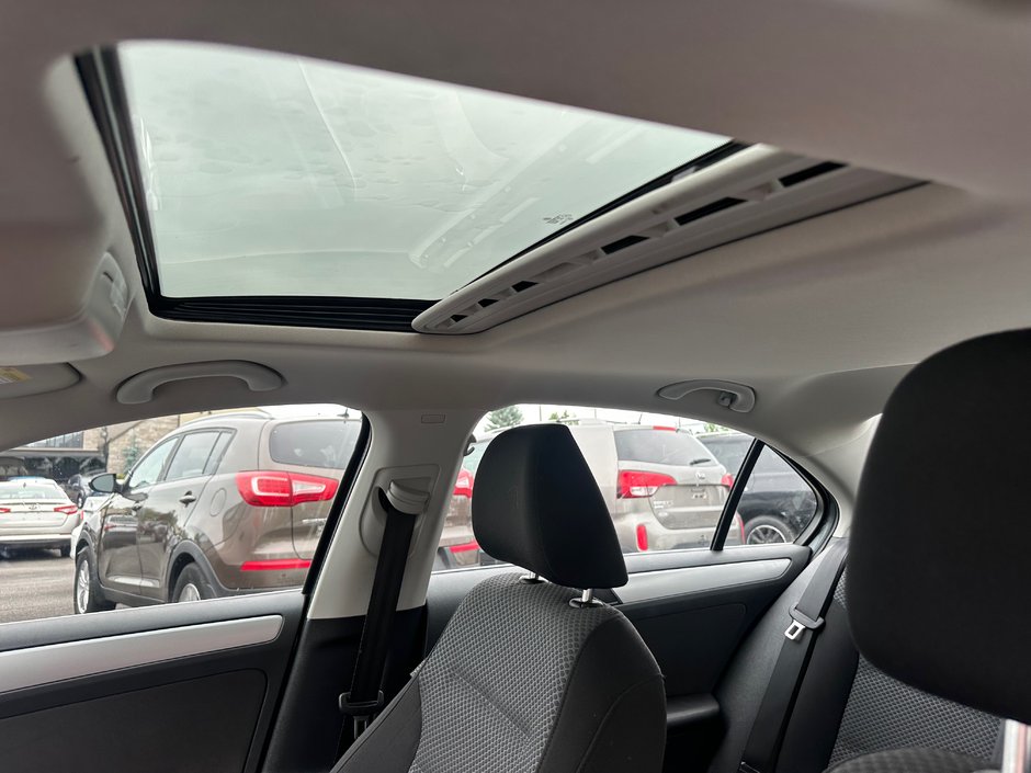 Volkswagen Jetta Sedan COMFORTLINE 2014-10