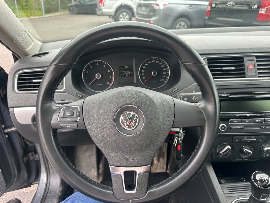Volkswagen Jetta Sedan COMFORTLINE 2014-8
