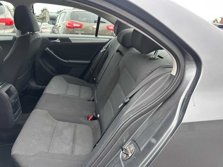 Volkswagen Jetta Sedan COMFORTLINE 2014-4