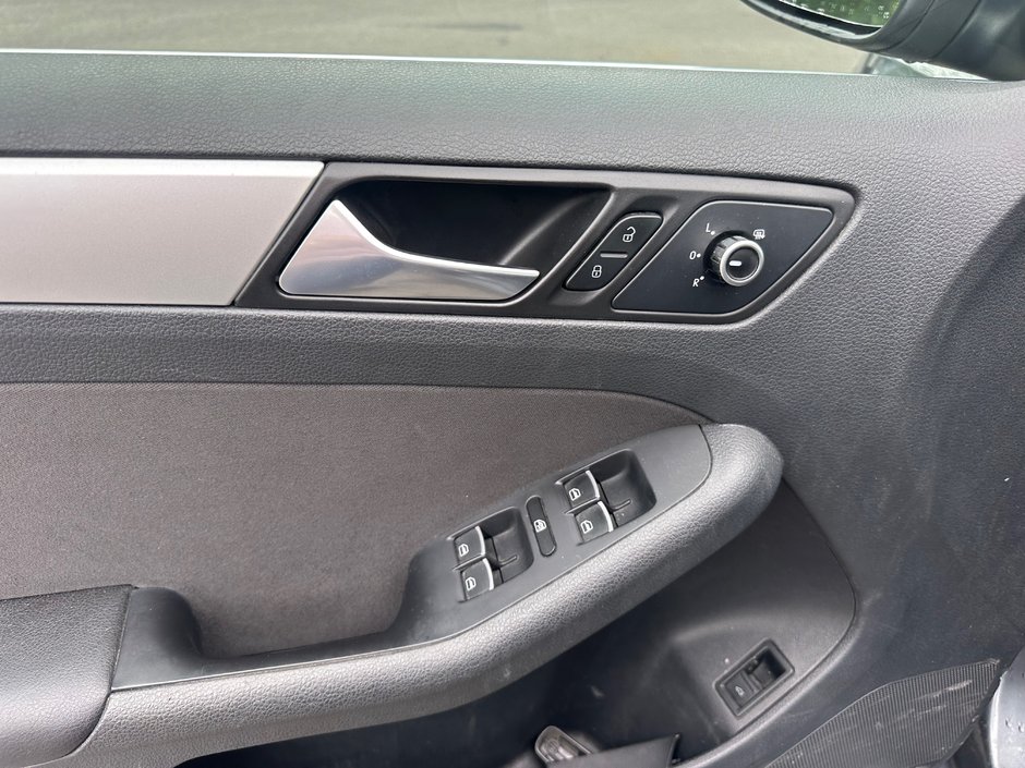 Volkswagen Jetta Sedan COMFORTLINE 2014-5