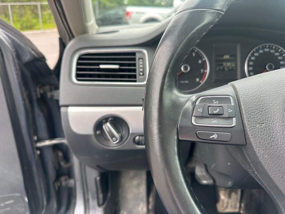 Volkswagen Jetta Sedan COMFORTLINE 2014-7