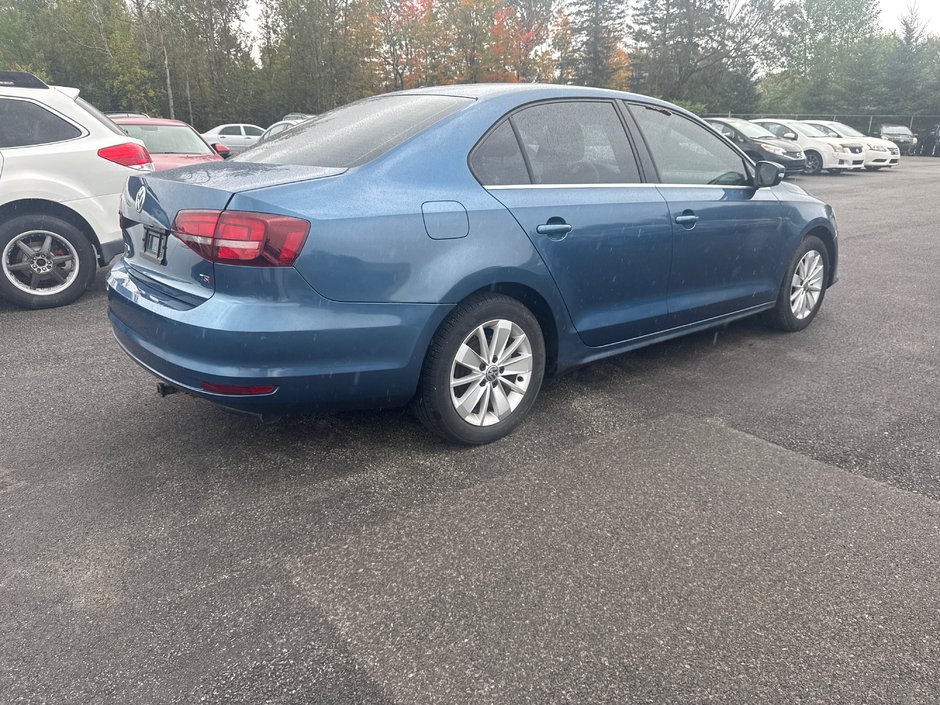 Volkswagen Jetta Sedan COMFORTLINE 2016-3