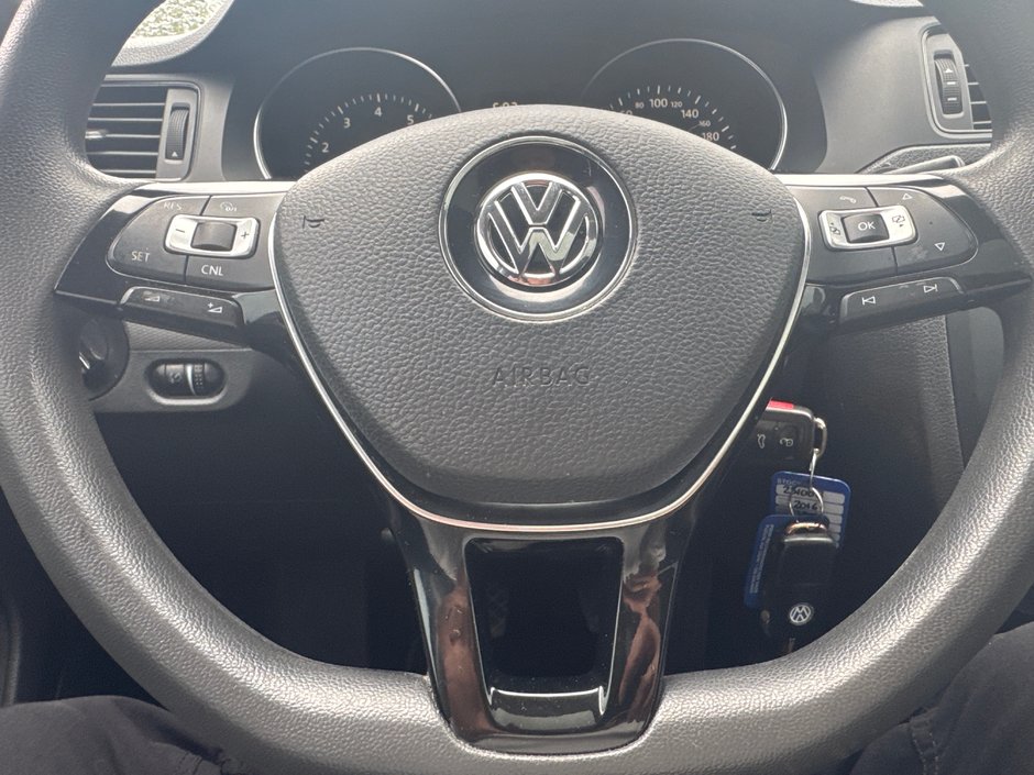 Volkswagen Jetta Sedan COMFORTLINE 2016-9