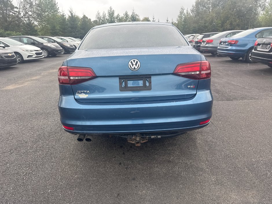 Volkswagen Jetta Sedan COMFORTLINE 2016-4