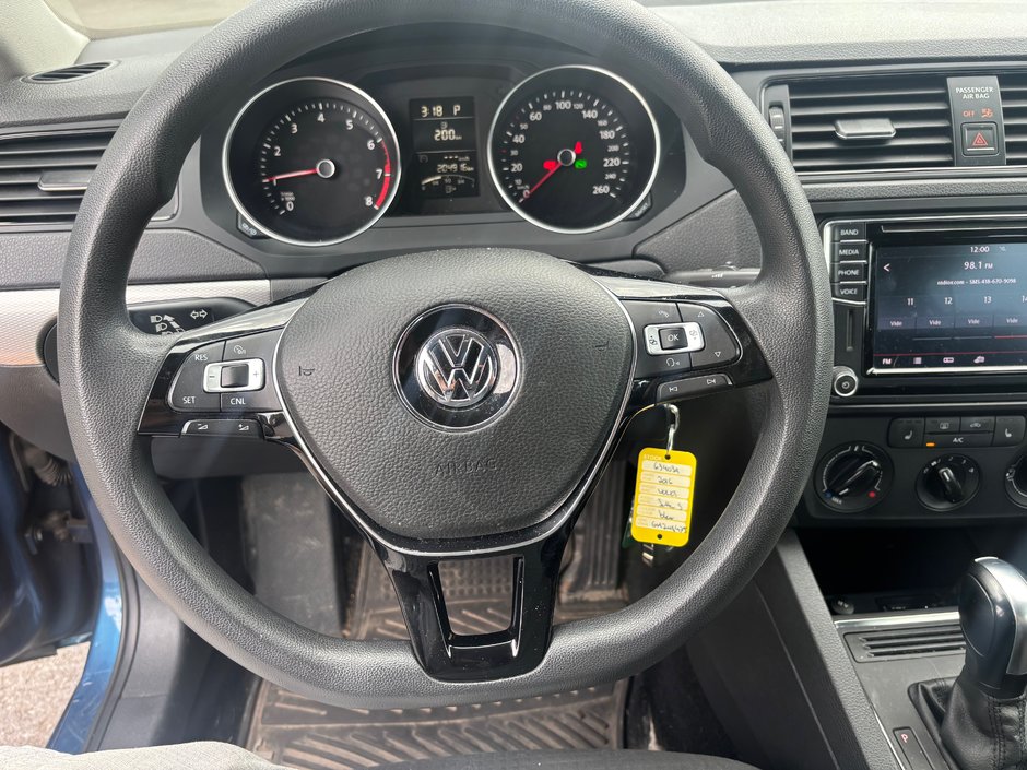 Volkswagen Jetta COMFORTLINE 2016-9
