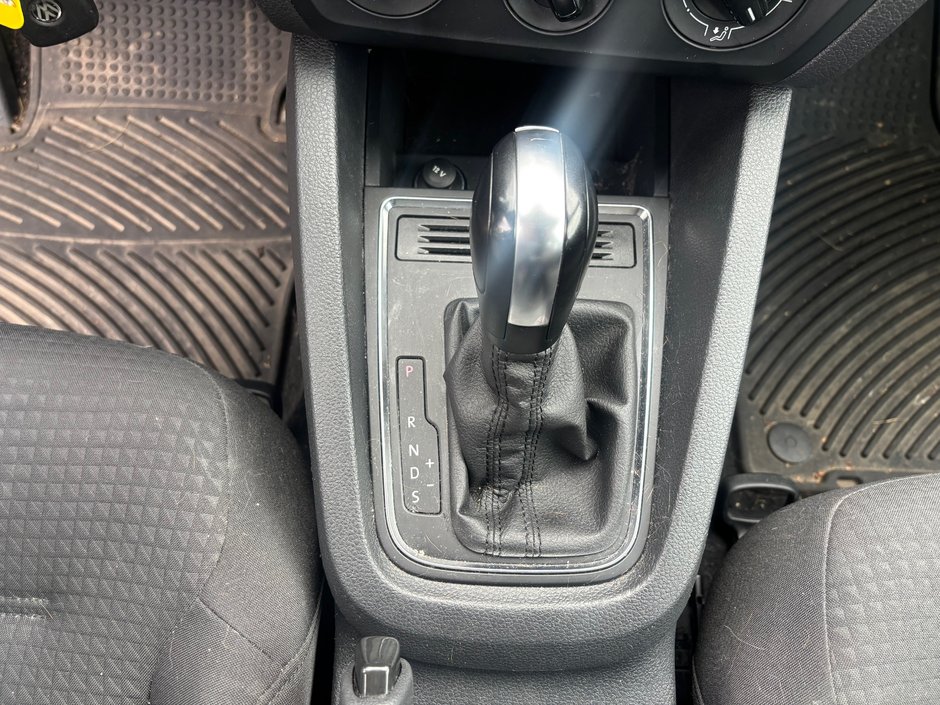 Volkswagen Jetta COMFORTLINE 2016-13