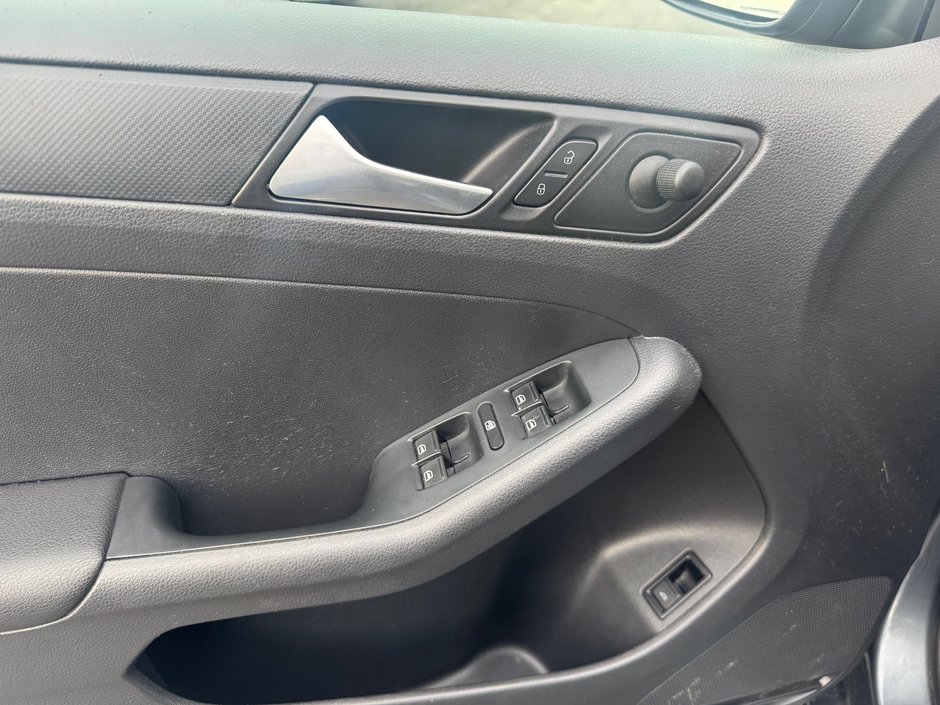 Volkswagen Jetta TRENDLINE 2014-10