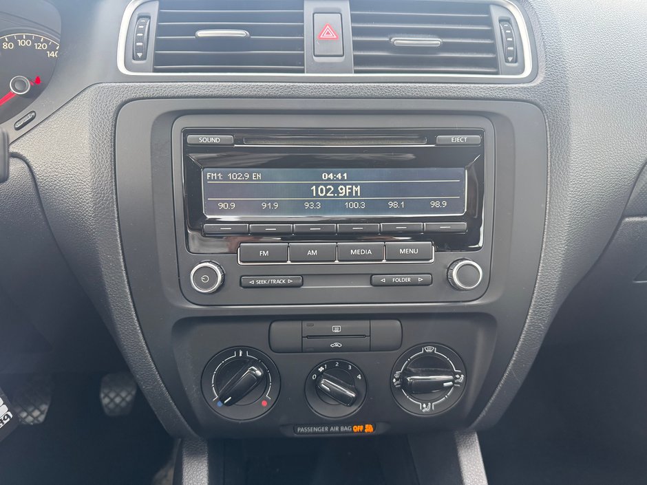 Volkswagen Jetta TRENDLINE 2014-14