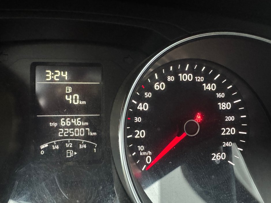 Volkswagen Jetta TRENDLINE + 2015-9