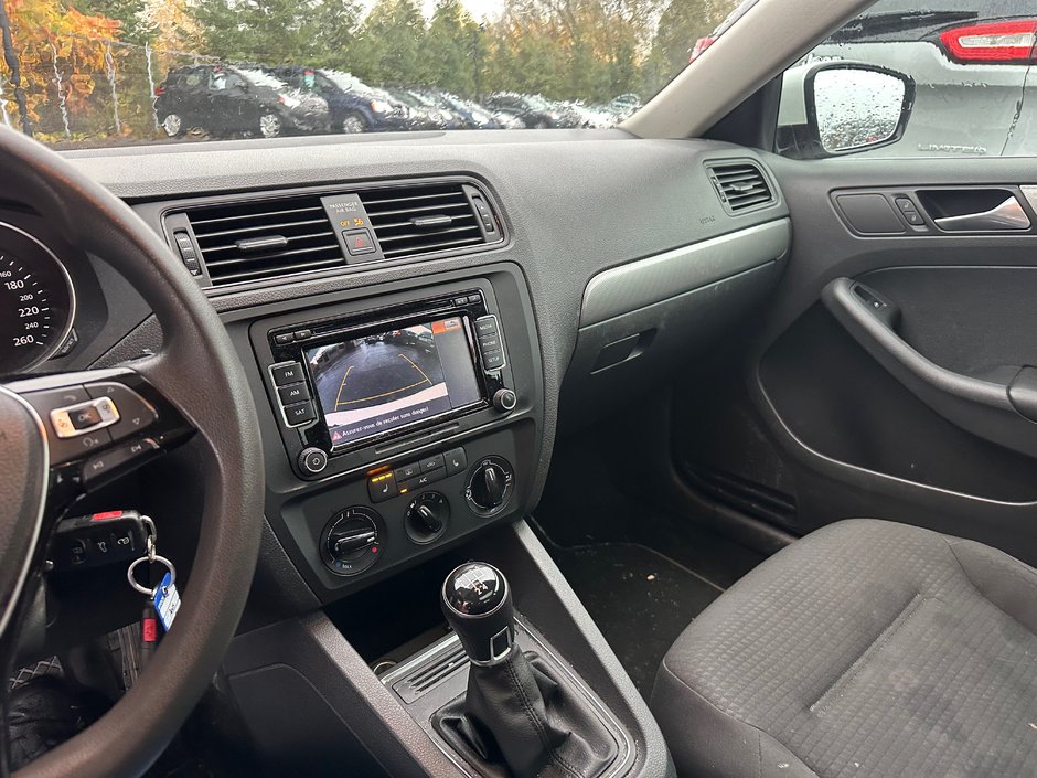 Volkswagen Jetta TRENDLINE + 2015-7